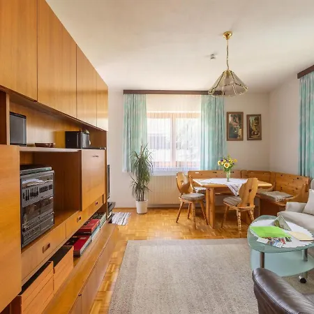 Holiday Apartment With Pool سيبودن