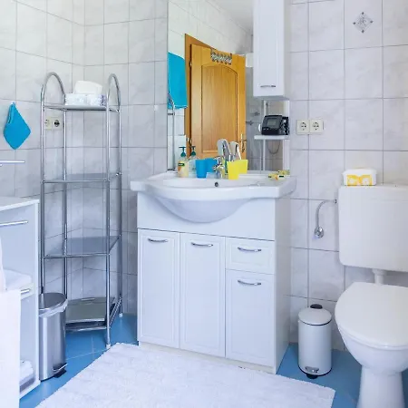 Holiday Apartment With Pool * سيبودن