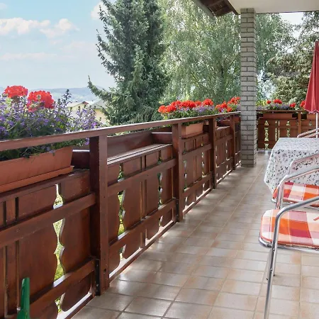 Holiday Apartment With Pool شقة