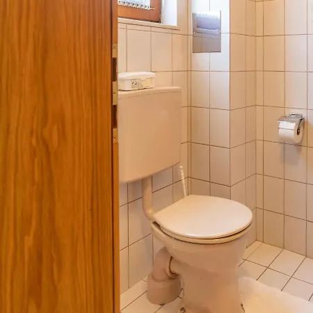 Holiday Apartment With Pool شقة سيبودن